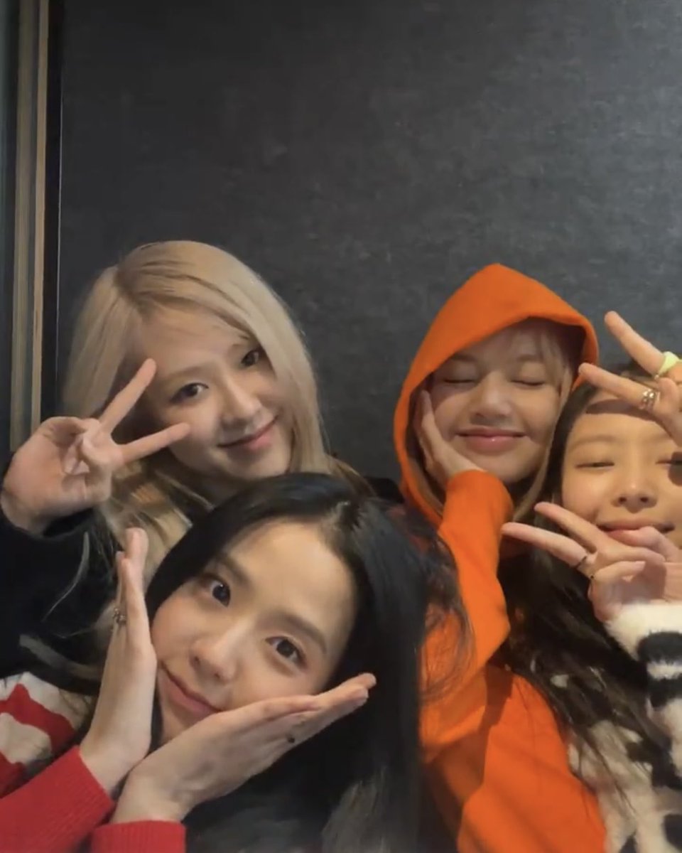 yyeezha_a's tweet photo. My Home✨
#BLACKPINKCOMEBACKNOW https://t.co/QV4K0Ke99N