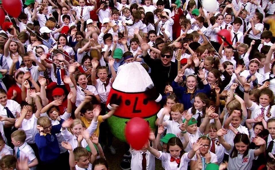 DanceFit_Wales's tweet photo. Penblwydd Hapus i’r @Urdd yn 100 heddiw!🥳 

Dyma atgofion gwych rydyn ni wedi'u cael o weithio gyda'r Urdd! Edrychwn ymlaen at lawer mwy o flynyddoedd o gydweithio.🤍❤️💚

#Urdd100 #urddgobaithcymru https://t.co/JrscqyRzsF