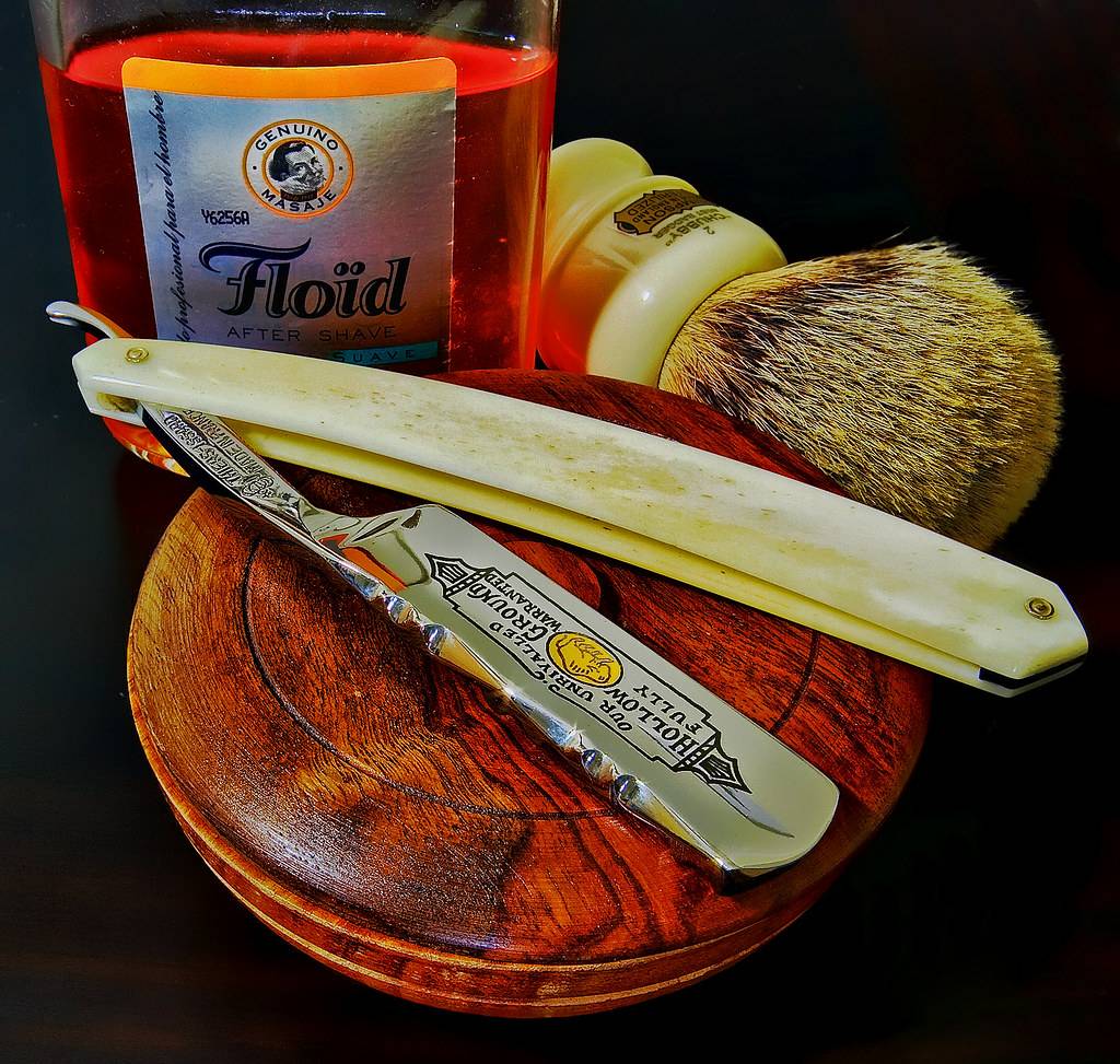 BadgerandBlade's tweet photo. Shaving isn't just our hobby, IT'S LIFE.

https://t.co/g6dB6XAKVK 

#theirsissard #floid @AESimpson1919 #shavelife #shavelikeaman #wetshaveloyalists #shavelikeagentleman #shaveculture #shaveclub #wetshaving #wetshavers #classicshave #yardleysoap #shaving #straightrazors #razors https://t.co/1nBBQ6unju