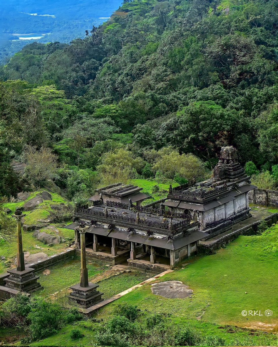 chanduhort_123's tweet photo. #Kavaledurga Fort in Thirthahalli, is a 9th Century historical trekking destination nestled in the lap of the #WesternGhats.
#Nammakarnataka https://t.co/Jegtgy6pjr