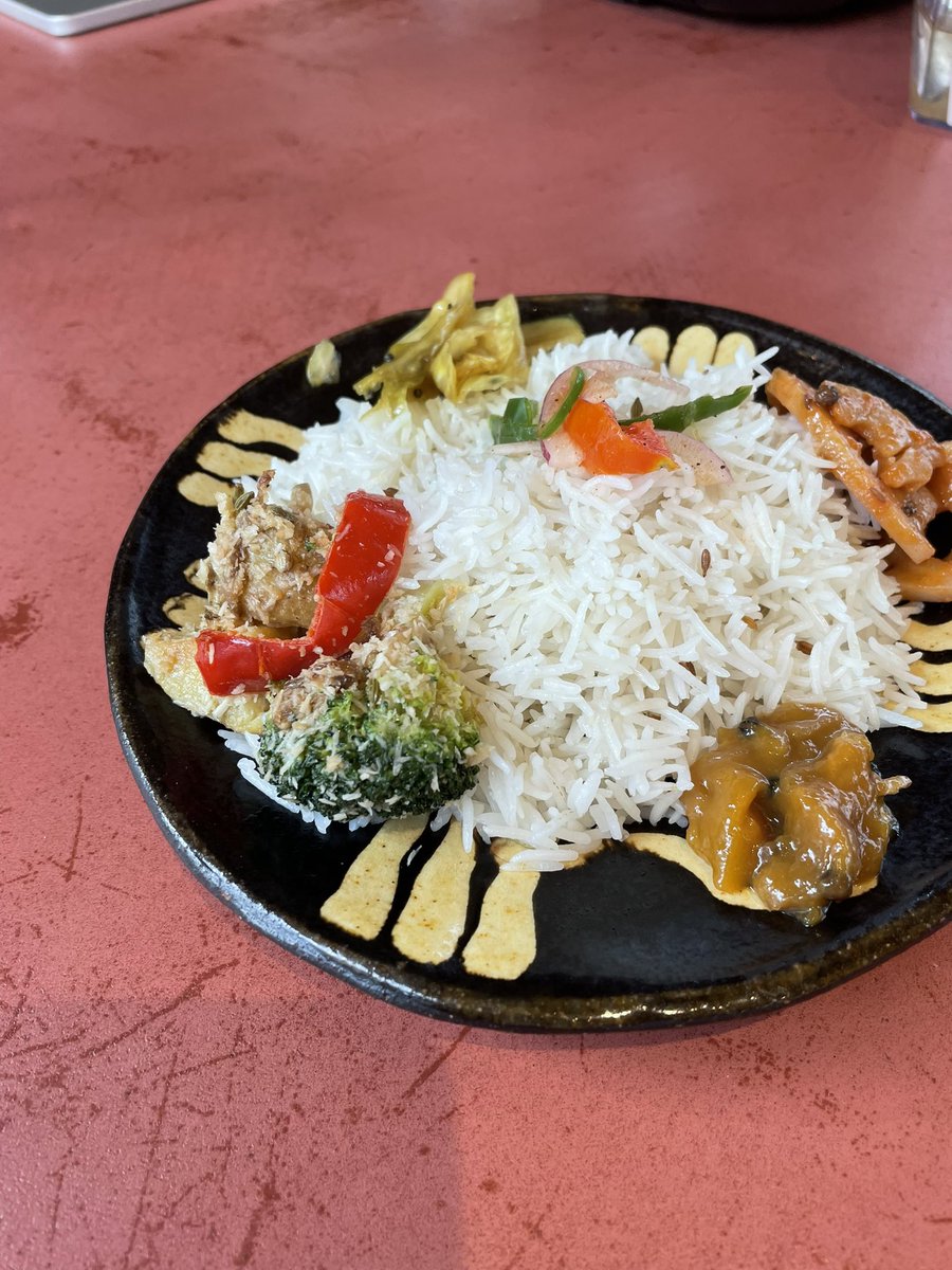 fuku_stgrm's tweet photo. 某有名カレー店のヘッドシェフを務めていた外川さんのプロジェクト「tyon」。2度目まして。
tyon たいおん in bonus track@下北沢・世田谷代田
*ローガンジョッシュ
むちゃんこうまーーーい!
お話も楽しかった。またいこう。
#curry #カレー #tyon #下北沢 https://t.co/a7crukfVgT