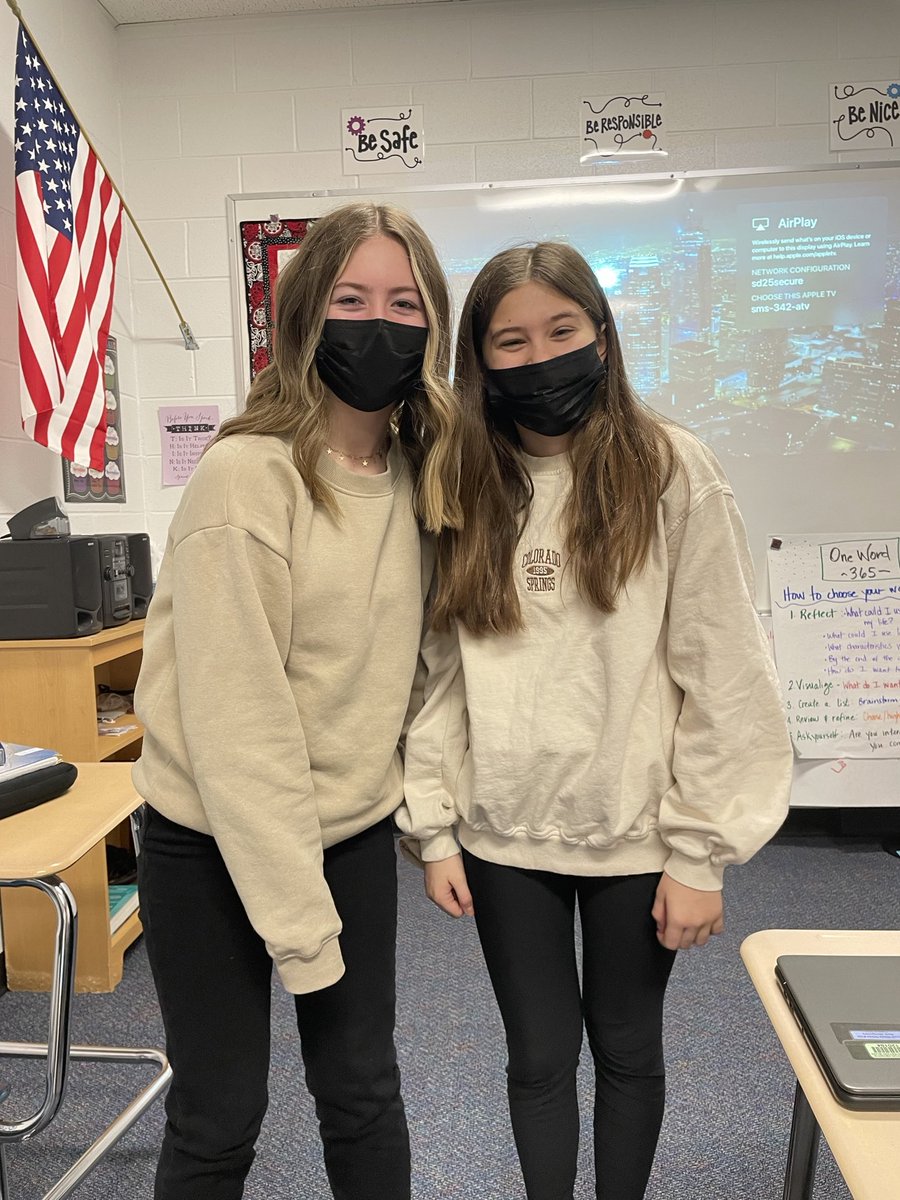 Twinning today and they didn’t even plan it! #twinfriends #smile