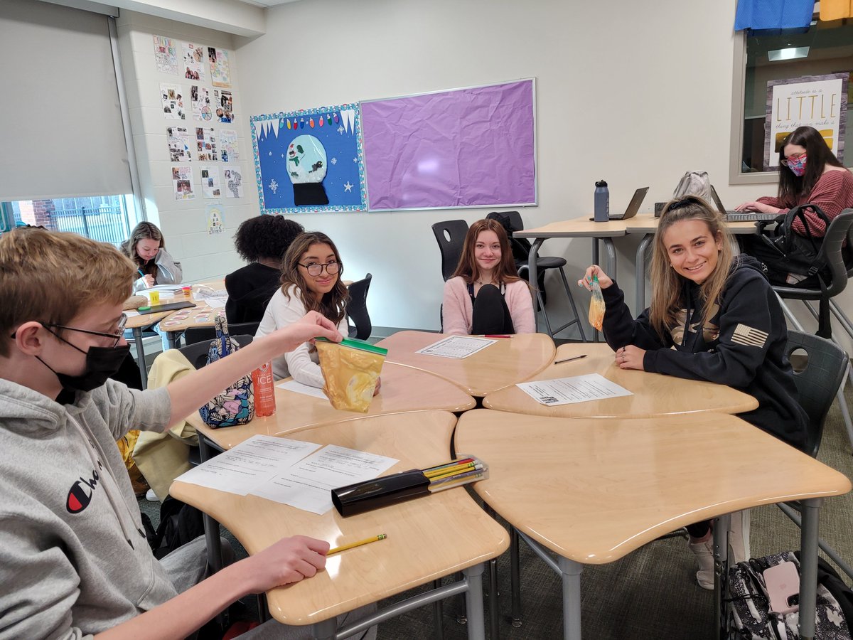 bauerfacs's tweet image. Stations come to you in ECE-1 . Hands on learning is how we learn #Gardnersmultipleintelligences #socialdistancingfun #steminECE1 #grossedoutbymonsterguts