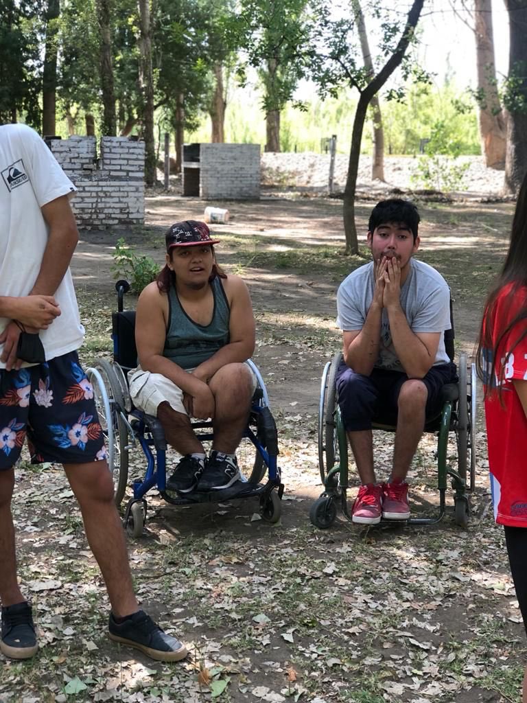 GiovanettL's tweet photo. 👉 El equipo municipal de #adolescencia se sumo a la actividad del ClubZ1 con el dispositivo #CodigoInsta un espacio de escucha y radio abierta para ellos y ellas
#SecretariaDeCiudadania
#MunicipalidadDeNeuquen💙gai https://t.co/zvAqd2KpLP