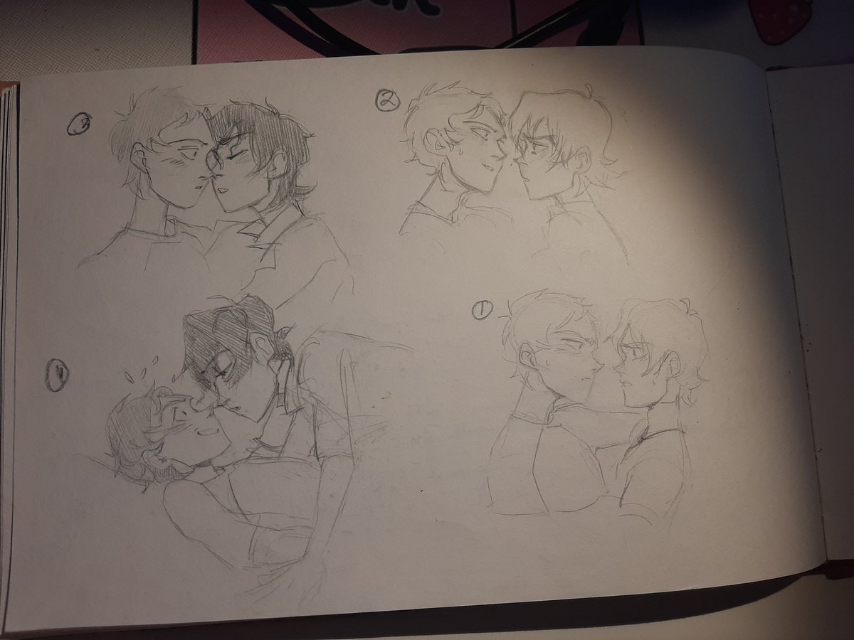 Офигеть,открыла старый скетчбук, а тут такая похабщина с клэнсом🤭🥵
#klance #voltron