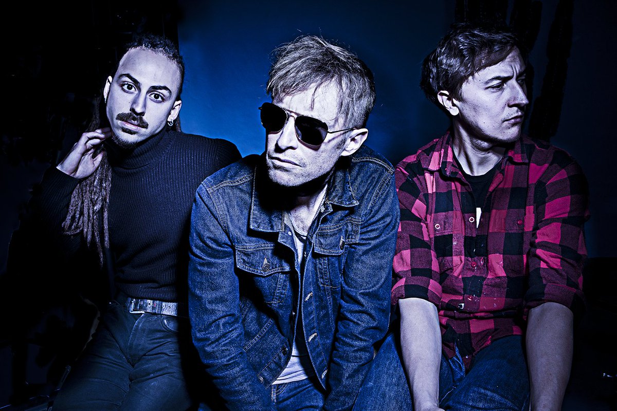 🔥NEW RELEASE 2022 🔥 

Influenced by the 90's Rock scene, BLACK-OUT ARISES [BOA] will release their first album "ONESELF" on March 25th on Klonosphere/Season of Mist/The Orchard! 

For fans of Foo Fighters, Muse, Deftones ! 

🎧 Pre-order now ⤵️ 
blackoutarises.bigcartel.com/product/onesel…