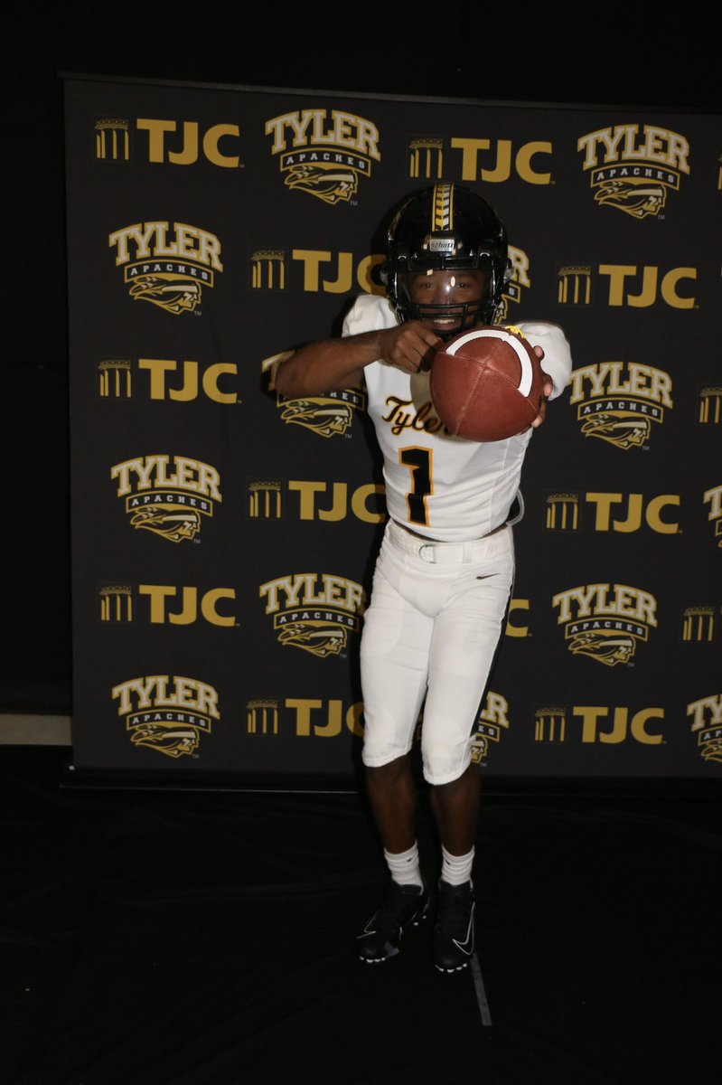 I would like to announce that I will be committing to Tyler Junior College on a very special day!! Ready to get to work 
Happy birthday grandma, It's all for you ❤️🌎<a href="/coachgordon1/">Matt Gordon</a> <a href="/BradyDavis10/">Brady Davis</a> <a href="/Coach_T_Rocco/">Thomas Rocco</a> <a href="/TJCFOOTBALL/">Tyler JC</a> <a href="/CoachDixon_63/">Coach Stephen Dixon Sr., CAA</a> <a href="/sstephens21/">Shaun Stephens</a>