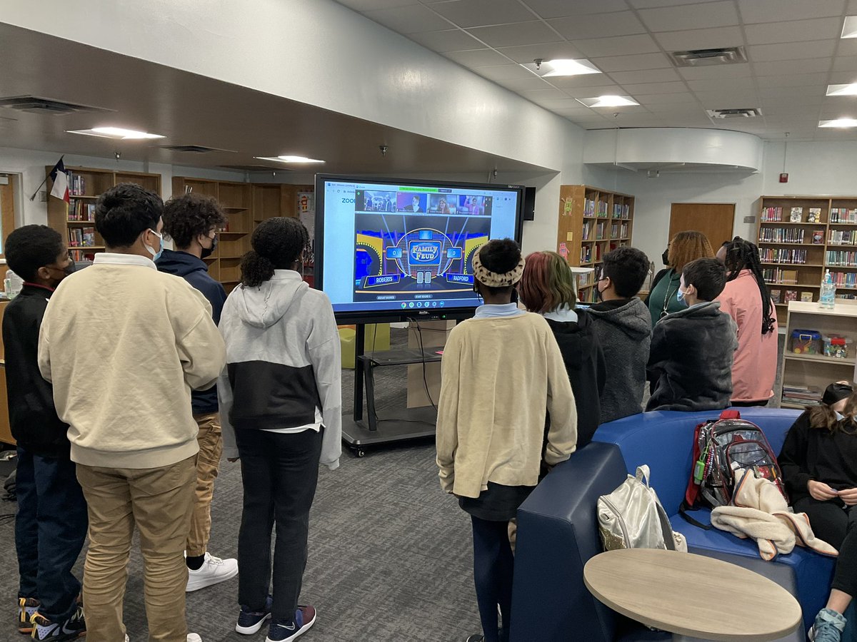 MsLibLady1876's tweet photo. Thank you Mrs. Roberts and Dr. Radford for engaging your classes on #digitalcitizenship and celebrating with @PDL_DallasISD in the #FalconLibrary today.  Lots of fun and prizes for the students. @DISDREO @DISDREO @HillcrestLib @OWHolmesTigers @DHLibraryStax https://t.co/xC2cWwgxXF