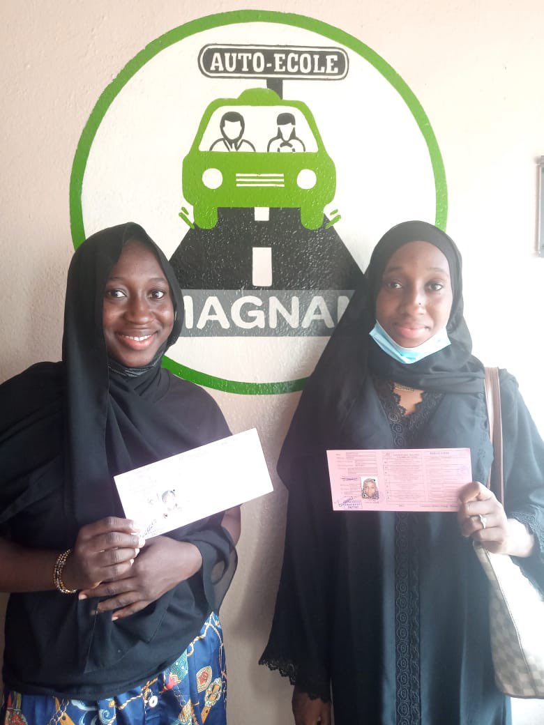 AutoMagnam's tweet photo. 🎉🎊Avec le sourire nos très chères jumelles Soukouna ont obtenu leur permis de conduire B (poids leger) valable au Mali 🇲🇱 en France sous certaines conditions et dans plusieurs autres pays francophones 🎓 https://t.co/OJQj2KZxMC