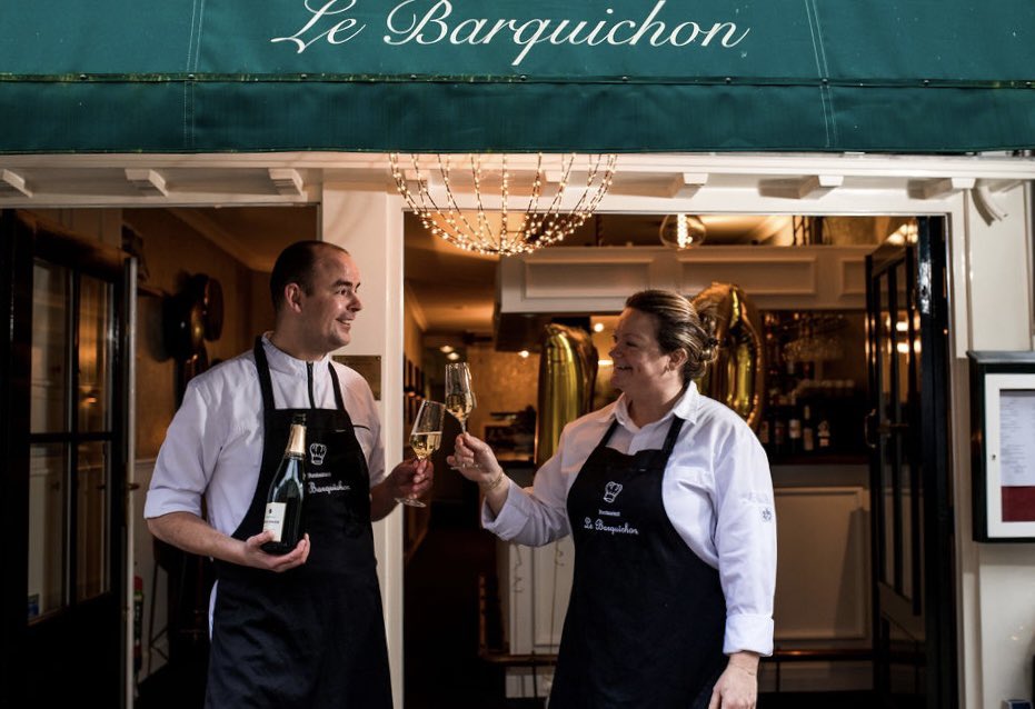 🥂 S A N T É 🥂

We mogen weer!

Vanaf aanstaande donderdag gaan wij weer ons restaurant runnen zoals u van ons gewend bent.

Met een nieuwe à la carte kaart, dagmenu en wijnkaart maken wij graag uw avond compleet in ons huiskamerrestaurant.

donderdag t/m maandag geopend.