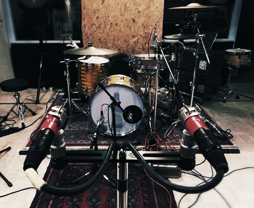 Blackvoltaudio's tweet photo. Acá un par de #Red12 cómo room mics para captura de batería 🥁
Tenemos un set en demo de éstos micrófonos disponible en CDMX y área metropolitana.
Ponte en contacto con nosotros:
https://t.co/Oj27mAGtku
#CondenserMic #DistributedByBlackvolt https://t.co/Pn9lFWojjP