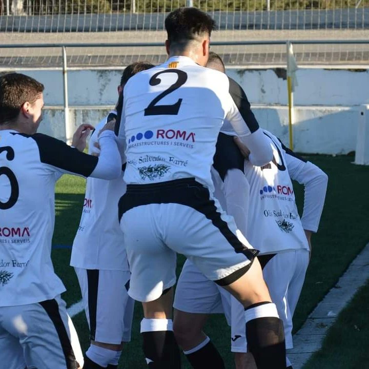 FC_BorgesBl's tweet photo. #PrimerEquip 

Es d'@EufemioG aconsegueixen una important victòria davant la @UEValls en un partit marcat per poques ocasions i l'efectivitat blanca

✅ Ho necessitàvem! Forts a casa!
📝 La crònica al nostre Instagram
💥 El pròxim diumenge partit vital

Força Borges 🖤🤍 https://t.co/mo35NHpkbY