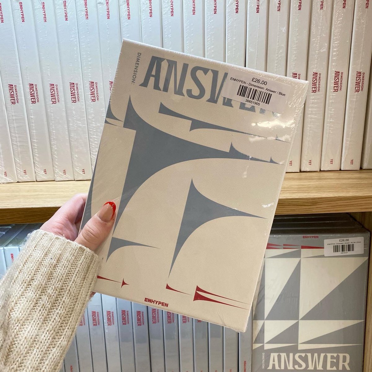 KStars722's tweet image. Incase you missed it….👀

Enhypen - Dimension : Answer is now available both in store and online !! 💙

Which of the two versions is your favourite..?🤓

#kpop #enhypen #KStars