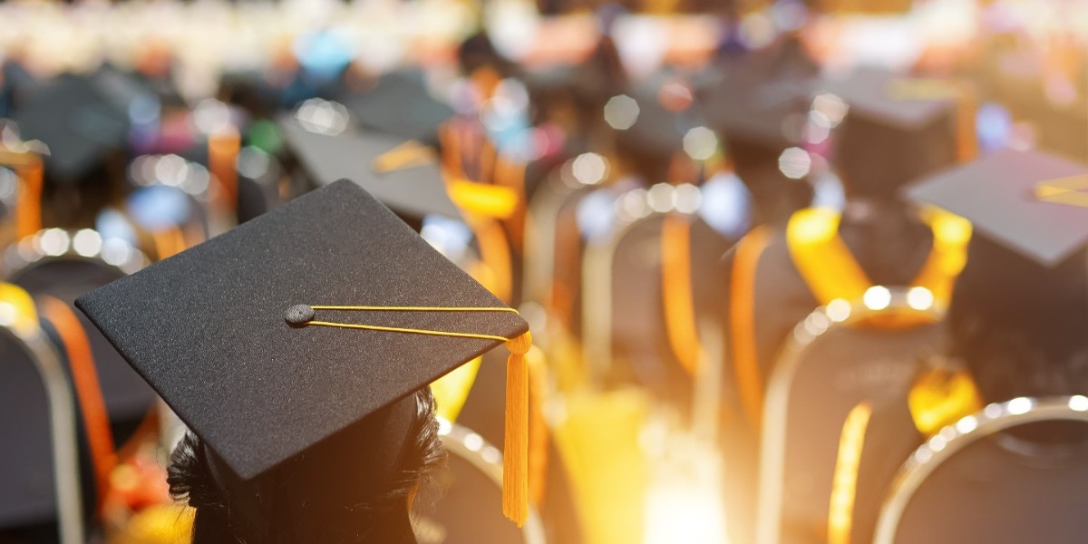 Application for the Truliant Foundation's Fred Sarda and Clyde Padgett scholarships are open, and due by February 1, 2022. These $1,000 scholarships are for high school students entering college. Learn more and apply: truliant.org/foundation

#truliantfoundation #TruCommunity