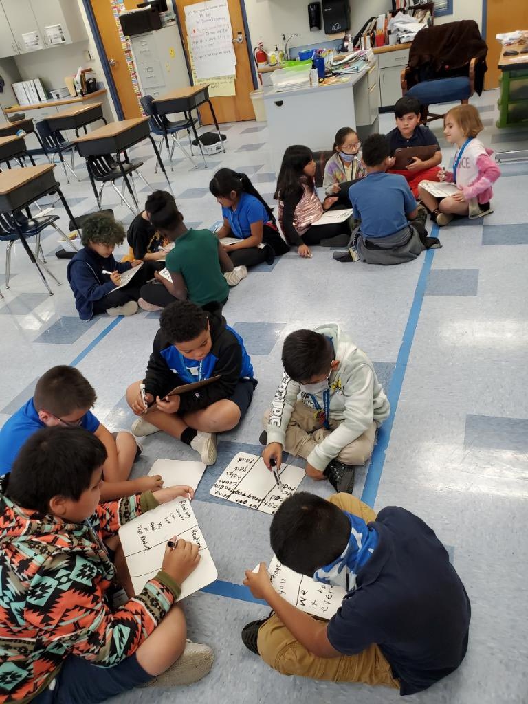 lishendrix's tweet photo. Our second graders are brainstorming why reading is important.#Literacyweek @SLESeahawks https://t.co/RHplu9dW0e