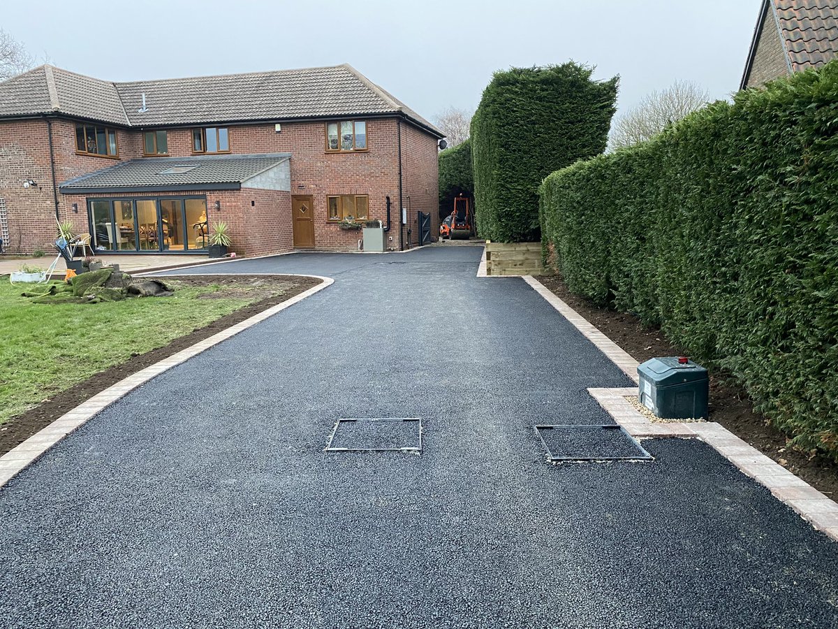 jdma_paving's tweet photo. New access and hard standing areas completed this week in Dickleburgh, Norfolk. #tarmac #block #edging #sleepers #norfolk #stable #jdma https://t.co/UJW6ioFvAT