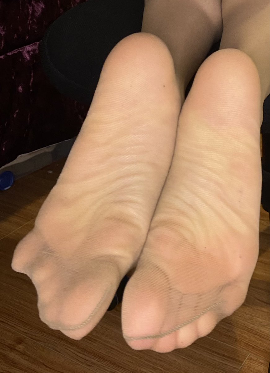 stylish_feet's tweet photo. Would you rub my feet for me? #feetloversonly #soleandtoes #nylontoes #nylonsoles #nylons #nylons4sale https://t.co/nsquXY9Bnx