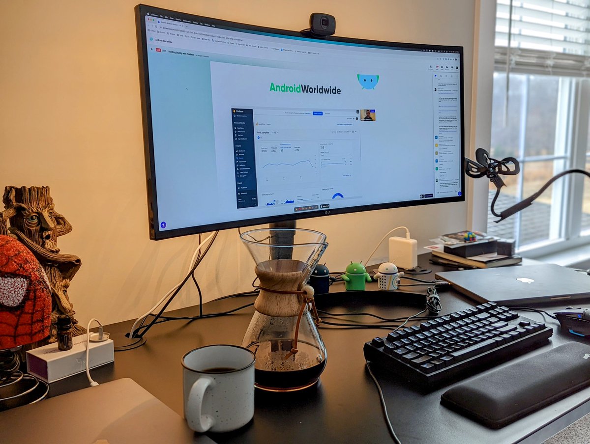 w3bshark's tweet photo. Who else is listening in on the talks @androidww_ today? #AndroidDev #AndroidWorldwide https://t.co/OaEXfmXqrC