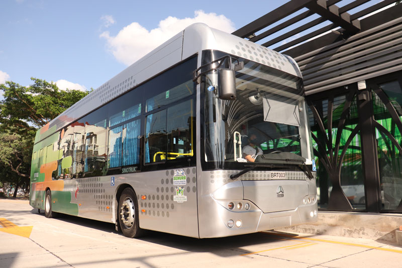 JohnArandia's tweet photo. Un nuevo escandalo en Santa Cruz: habrían falsificado la firma del ex alcalde Percy Fernández en contratos con mucho dinero de por medio en en caso BRT (Buses de Transporte Rápido).
En instantes en #AMFIDES por Radio Fides y esta plataforma. https://t.co/1rzpuBmMVj