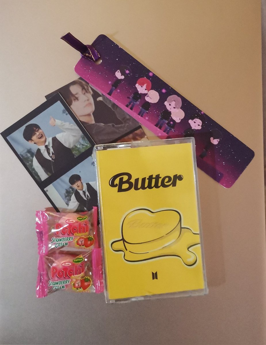xJKmJM's tweet photo. Thank you so much @MerchDropBam for this sealed Butter cassette giveaway with freebies pa. And also for my 2nd time na pagsali sa #MysteryMerchSale I got these postcards, lenti and a dicon pencil. Happy anniversary!!๐๐
#MMBFeedback https://t.co/GEzQ99PCK5