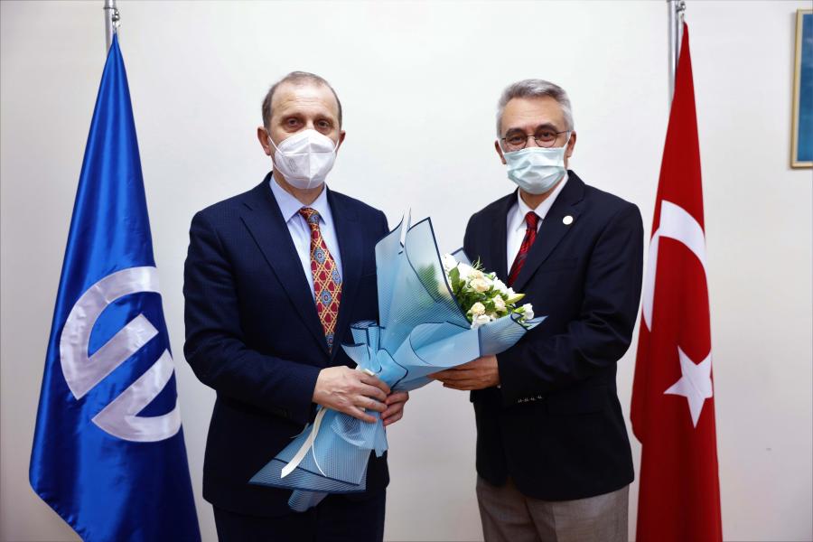 tcktu1955's tweet photo. Üniversitemiz Sağlık Hizmetleri Meslek Yüksekokulu Müdürü Prof. Dr. Erdem Nail DUMAN, görevini Prof. Dr. Sevdegül AYDIN MUNGAN’a teslim etti.
https://t.co/JVPnqM5OSM https://t.co/h3uEJNAxR9