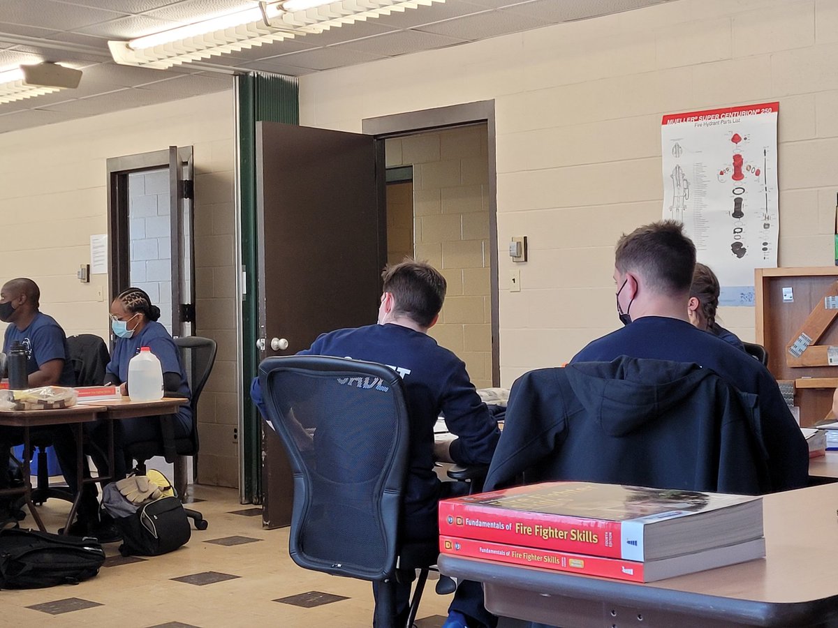 AkronFiredept's tweet photo. We are at it again - a new start! Welcome #AFDCadetClass2022. A career of community service where excellence is what we do do everyday. May you be ready to work and proud to complete this fire academy. #AkronStrong https://t.co/die8GjXdIv