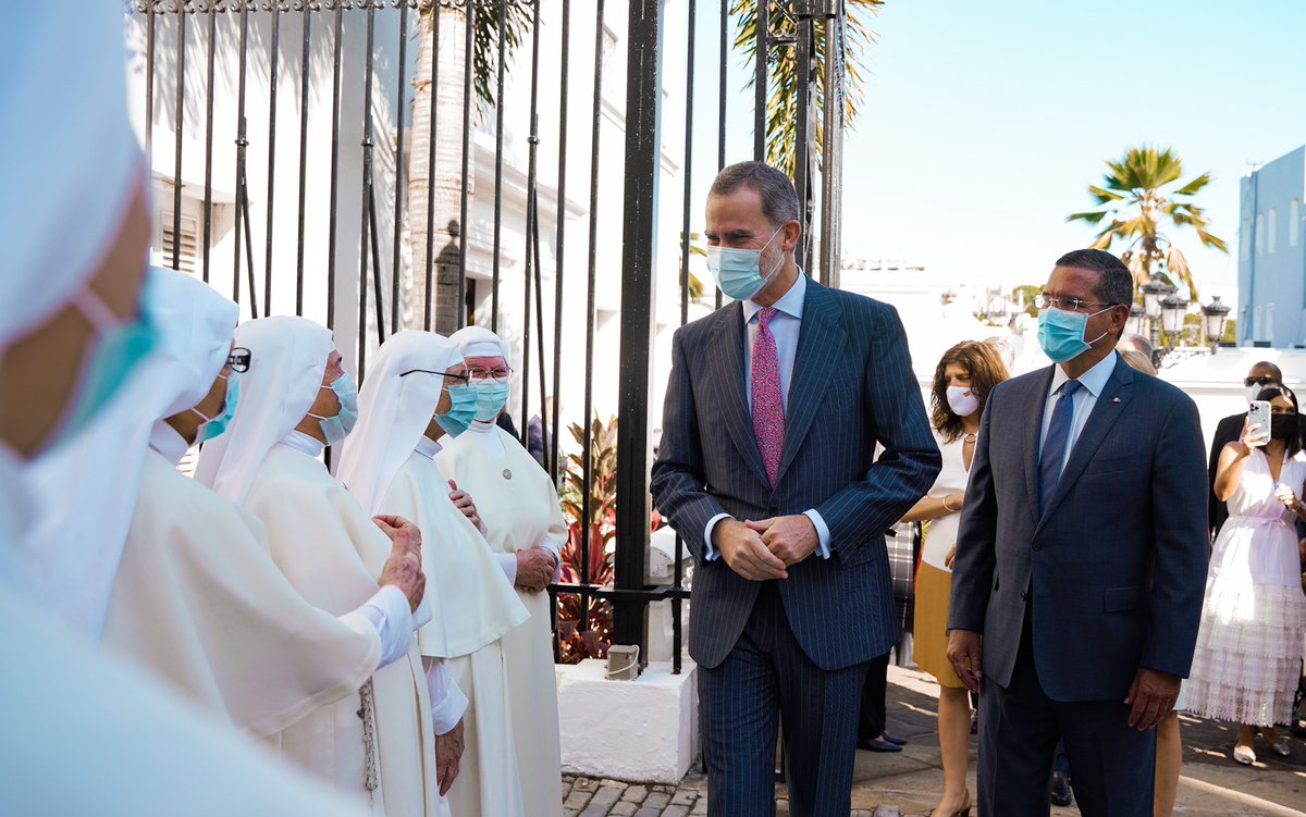 GovPierluisi's tweet photo. Acompañé a S.M. el Rey Felipe VI, de visita a las Siervas de María, ministras de enfermos, que con su fe, devoción y amor al prójimo destacan la nobleza de nuestra gente y de la historia de nuestra Ciudad Amurallada. ¡Dios las bendiga siempre! #VisitaReyDeEspaña https://t.co/ONXzUA8hF9