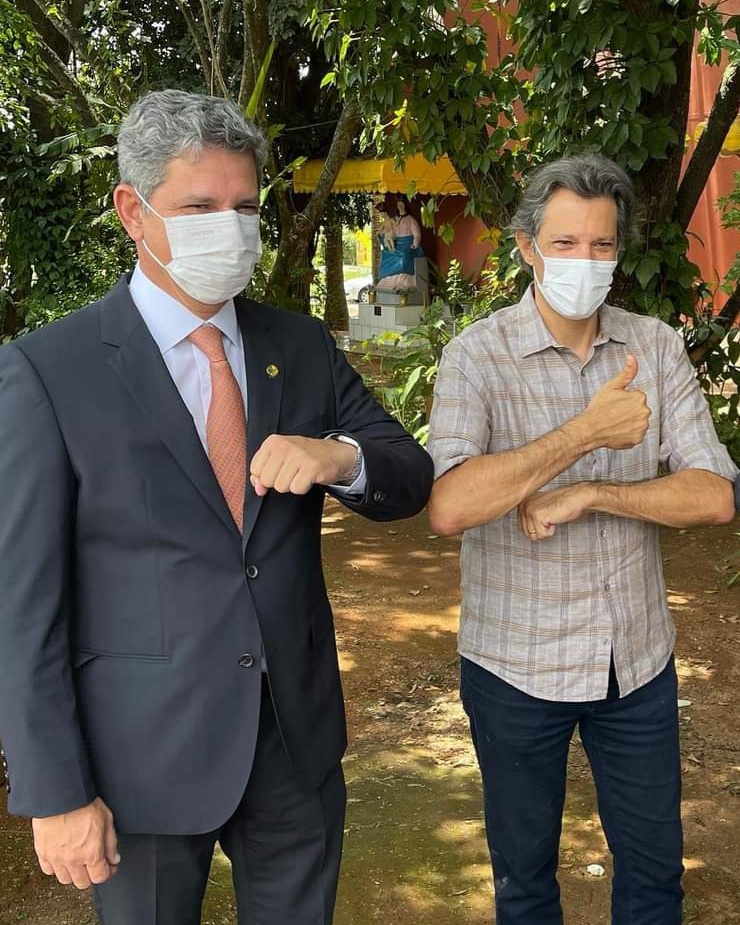 SenadorRogerio's tweet photo. 📚Hoje é o aniversário de @Haddad_Fernando.Um dos melhores Min. da Educação de nossa história. Criador do Prouni, fortaleceu o Fies, Enem e abriu caminho p/ programas como o Ciência Sem Fronteira.

Nosso país e São Paulo precisam da sua energia e resistência! #ParabénsHaddad https://t.co/lhmbCbIcjT