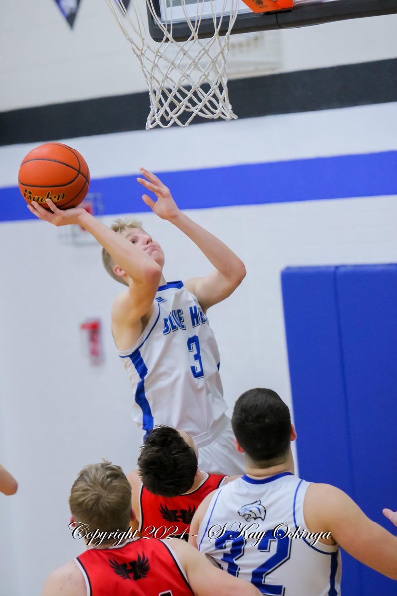 BHHSBASKETBALL's tweet photo. TVC BATTLE TONIGHT ⚔️ 

Blue Hill Bobcats  
VS
Lawrence/Nelson Raiders

📍The Hill 
⏰ JV 4:30 / Varsity 7:30 https://t.co/Y696OujElL