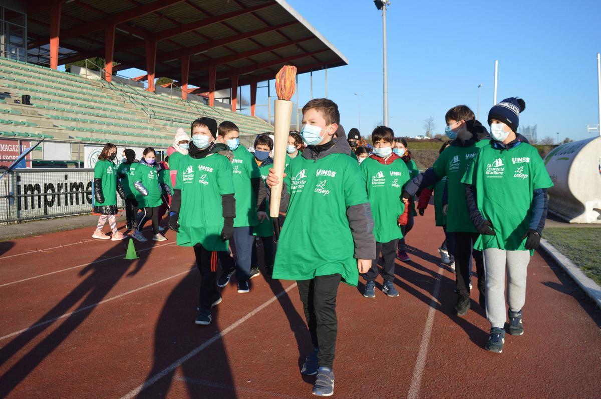 SO_LaRochelle's tweet photo. Charente-Maritime : l’Usep entretient la flamme olympique https://t.co/RTR76I4Gkf https://t.co/0Q8RirzhyL