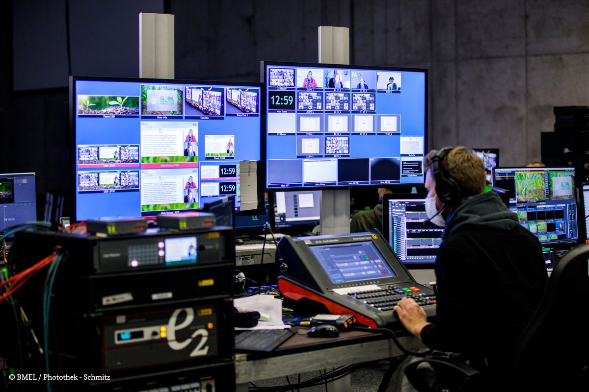 BMLEH_Bund's tweet image. Since 12.00 o’clock, over 70 international delegations have been negotiating the final communiqué at the 🌐 #GFFA chaired by the BMEL. The communiqué focuses on:

• #SoilProtection
• #soil health
• #FoodSecurity
• Response of the #agricultural sector to #sustainable land use