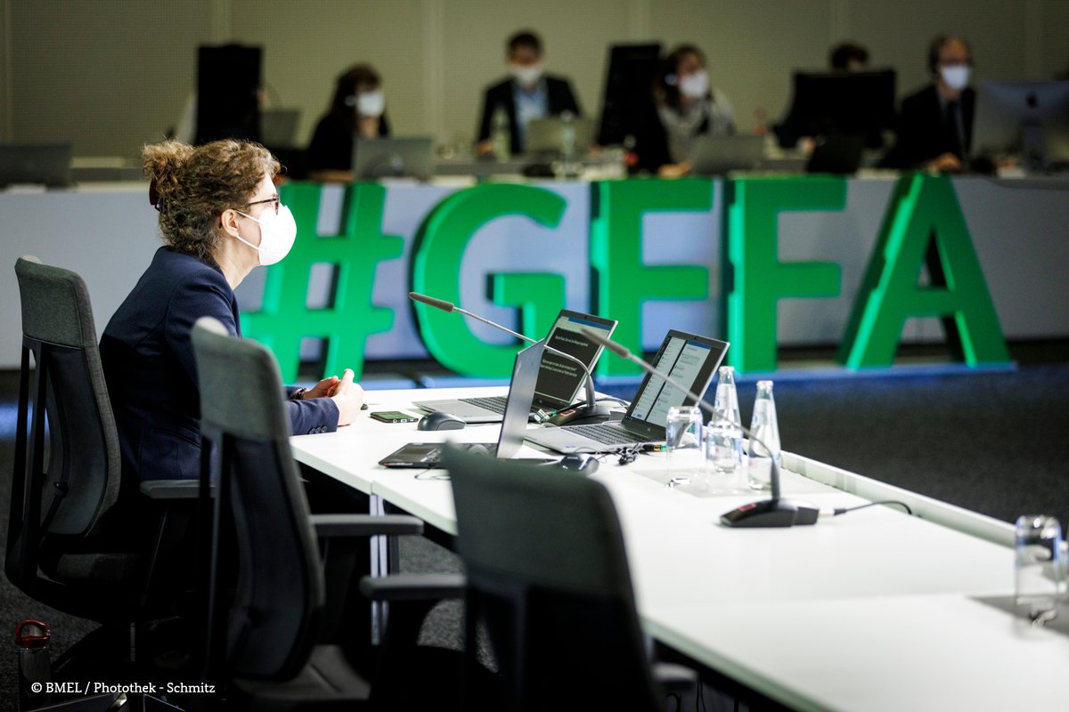 BMLEH_Bund's tweet image. Since 12.00 o’clock, over 70 international delegations have been negotiating the final communiqué at the 🌐 #GFFA chaired by the BMEL. The communiqué focuses on:

• #SoilProtection
• #soil health
• #FoodSecurity
• Response of the #agricultural sector to #sustainable land use