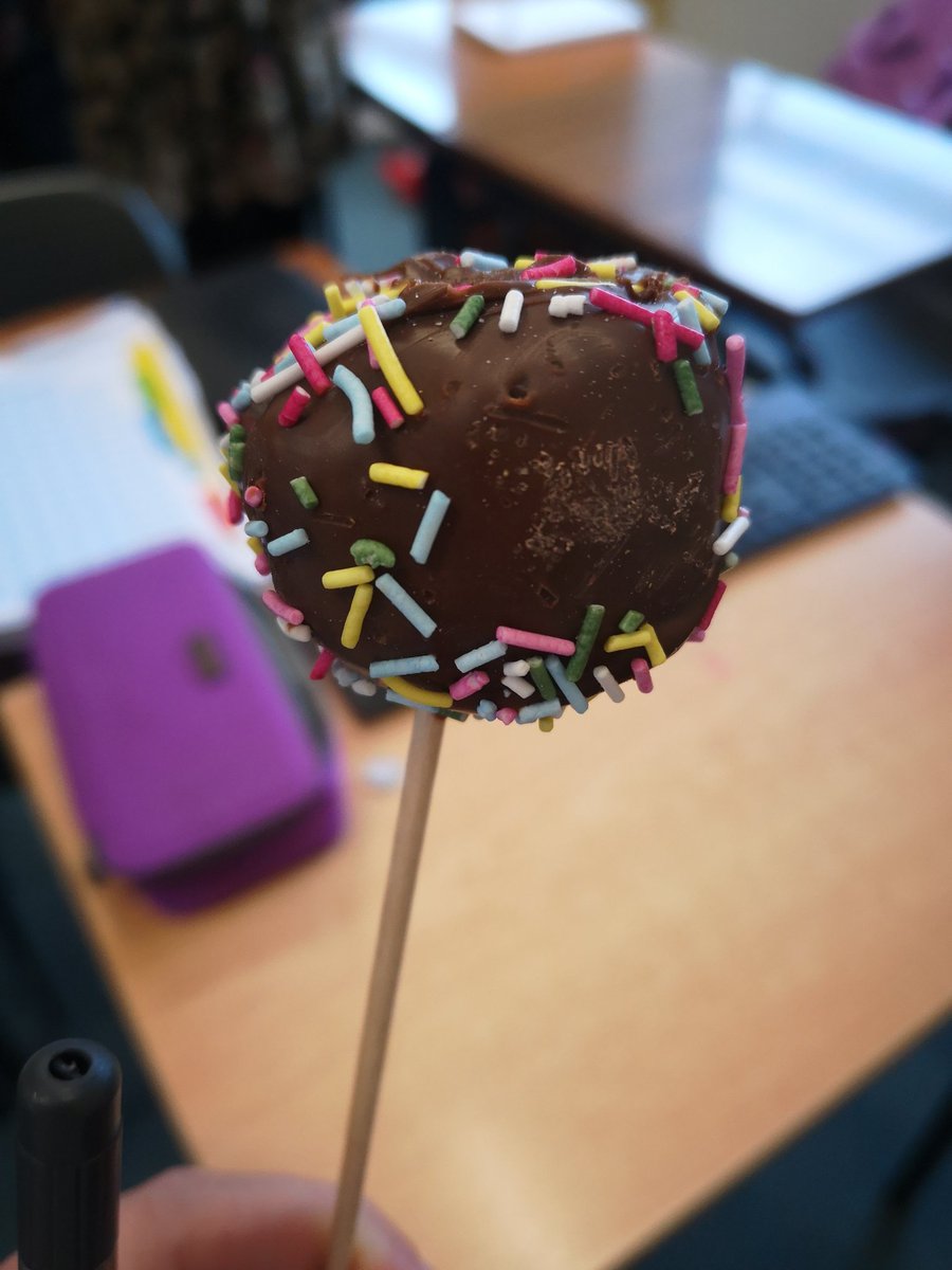 elainemca12's tweet photo. Perks of the #businesscba ... Being asked to sample the baked goods as part of their market research 😋😋 https://t.co/73qwFDFzQR