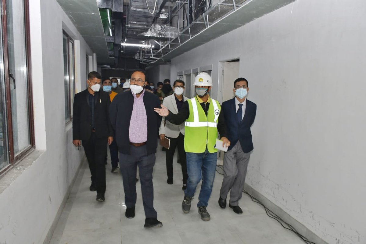 keshab_mahanta's tweet photo. Inspected the Cancer Hospital under construction in the premises of @AMCHDibrugarh this evening, and took updates on its progress work along with
#Chabua MLA @punakanbaruah1, DC #Dibrugarh, Director DME, Principal AMCH and Director Cancer Hospital. 1/3

@himantabiswa https://t.co/8H4Y2sSUnB