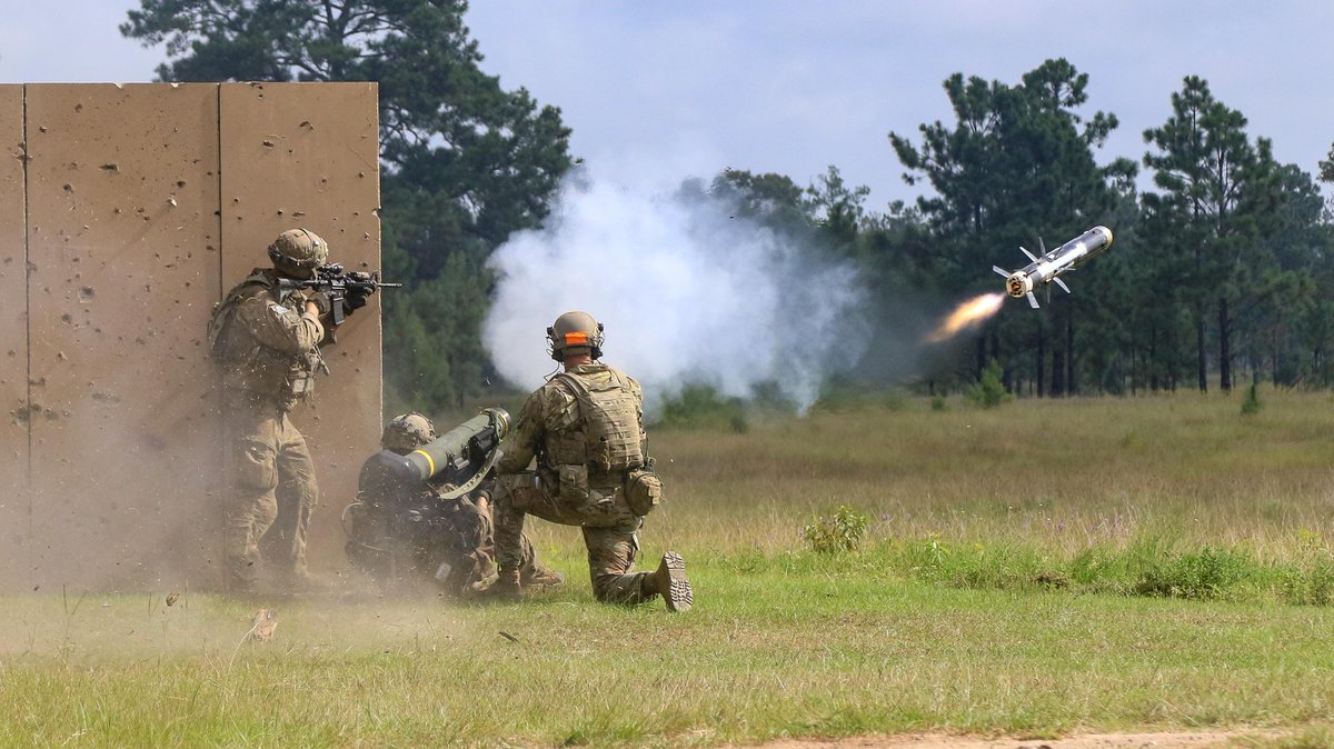 82ndABNDiv's tweet photo. The Javelin has the ability to be fired how many meters?
Cool Javelin fact: The missile's tandem-shaped charge warhead is made to penetrate reactive armor.
#AATW #TriviaTuesday https://t.co/XJ05StN3Nc