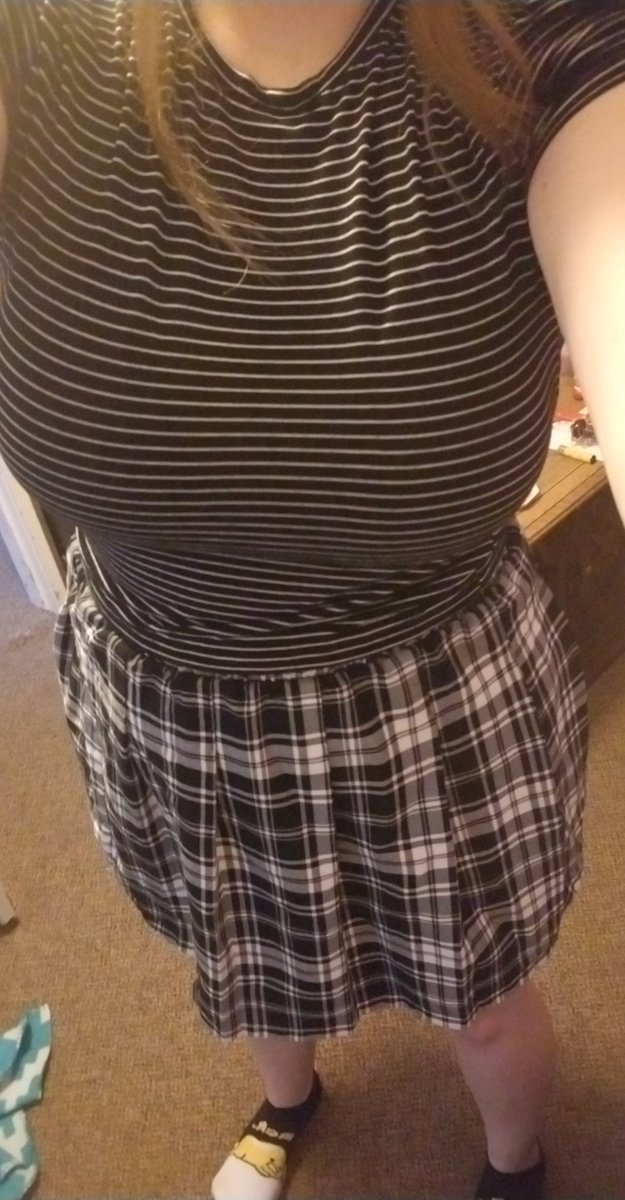 NudeStrawbee's tweet photo. The drip 

Sorry for the hiatus! I want to start posting more regularly and camming on Chaturbate as well! My username is nudestrawbee there too! ♡ ˎˊ˗ https://t.co/RoedDQYaDx