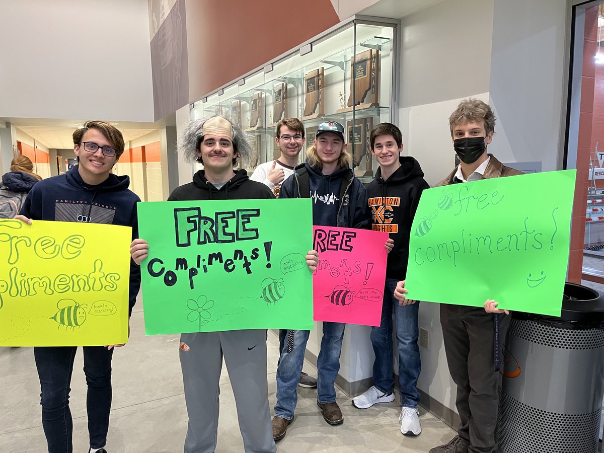 hhhs_BC2M_ASK's tweet photo. Hamilton Heights- You look fabulous this morning!  3rd annual Compliments Day!  @BC2M  #greatkindnesschallenge @hhschuskies #wearehuskies https://t.co/305zz6PmHA