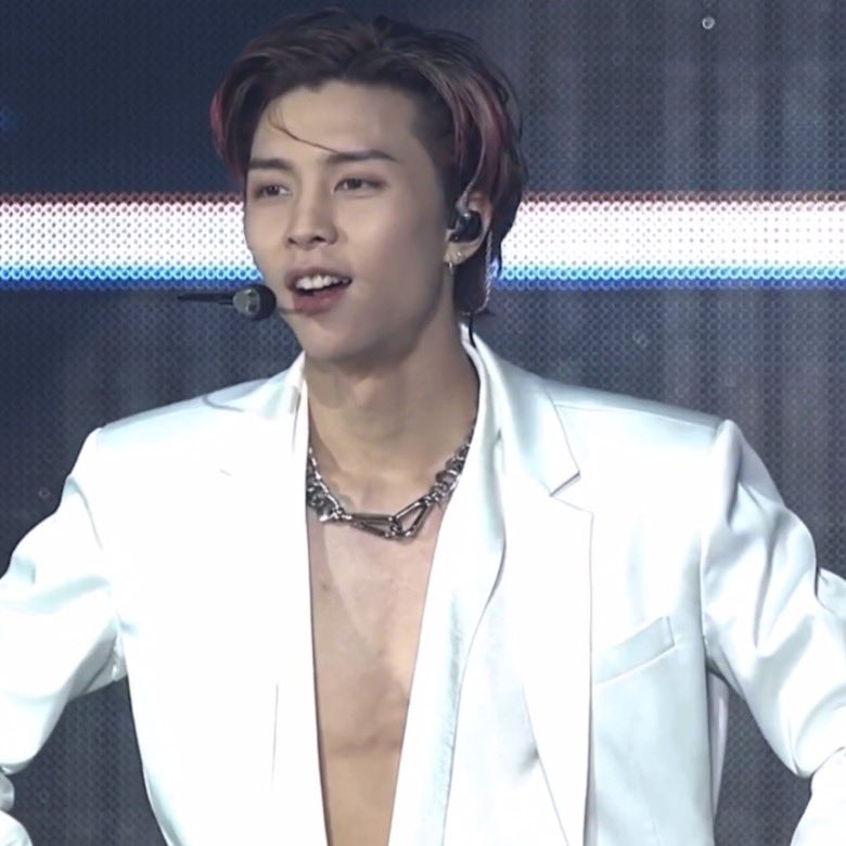 J95LOOKS's tweet photo. #JOHNNY: stunning https://t.co/QGgwXXnaIt