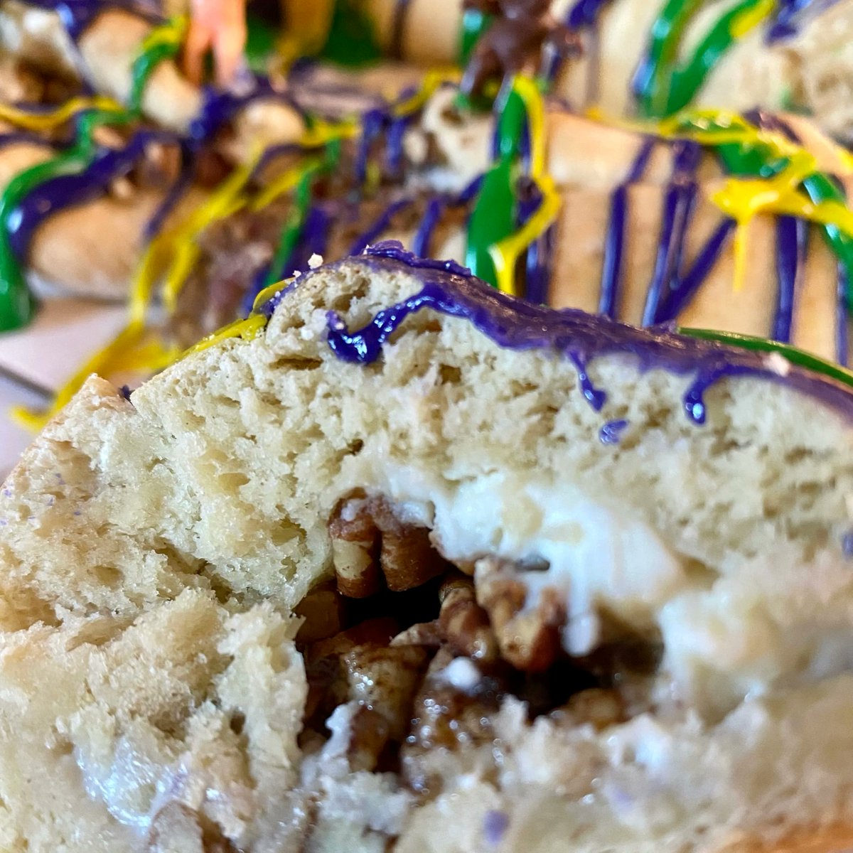 KingCakeHub's tweet photo. We. Are. Drooling. 🔥 #NOCCA #CakeCafe #KingCakeCoterie https://t.co/LyeNIzMA38