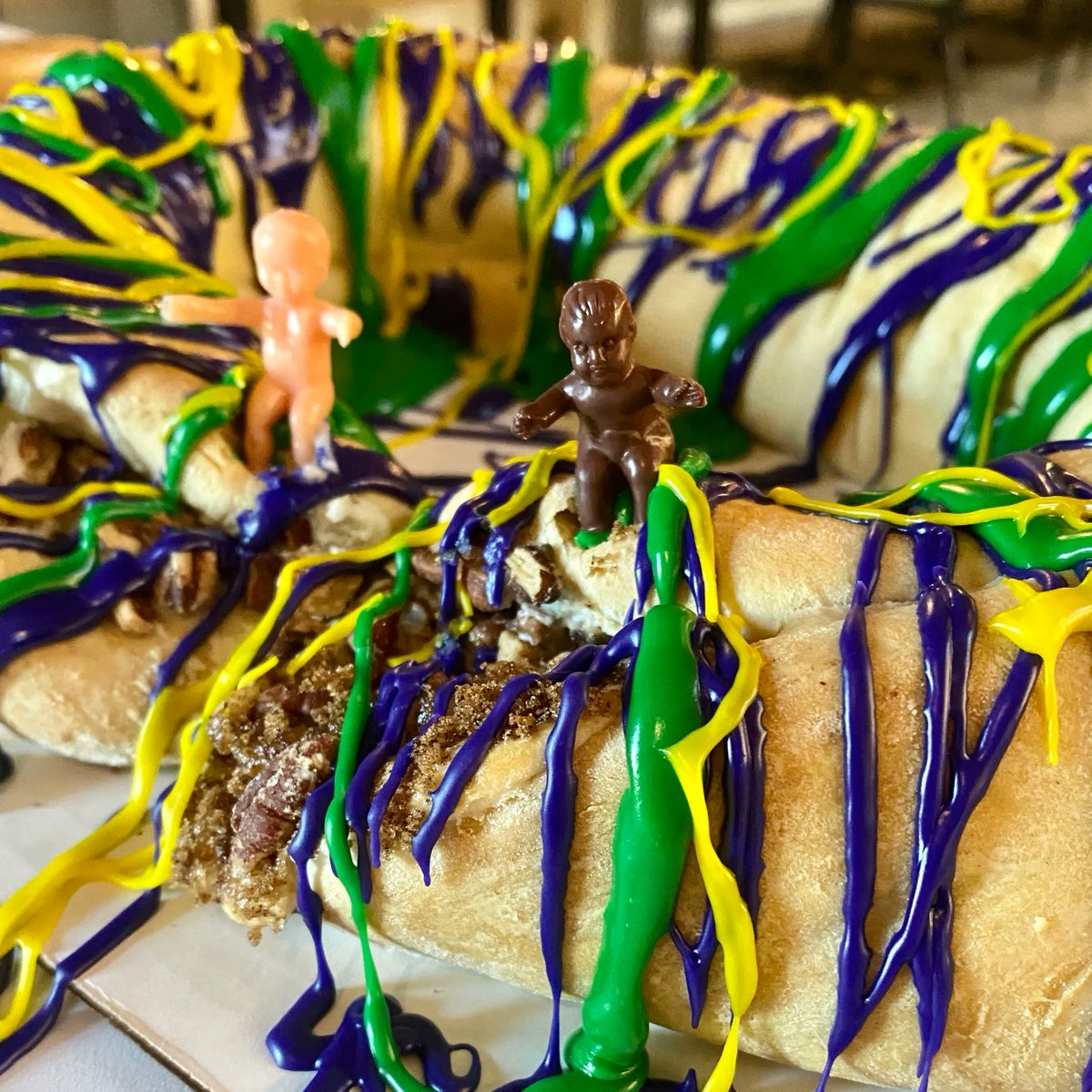 KingCakeHub's tweet photo. We. Are. Drooling. 🔥 #NOCCA #CakeCafe #KingCakeCoterie https://t.co/LyeNIzMA38
