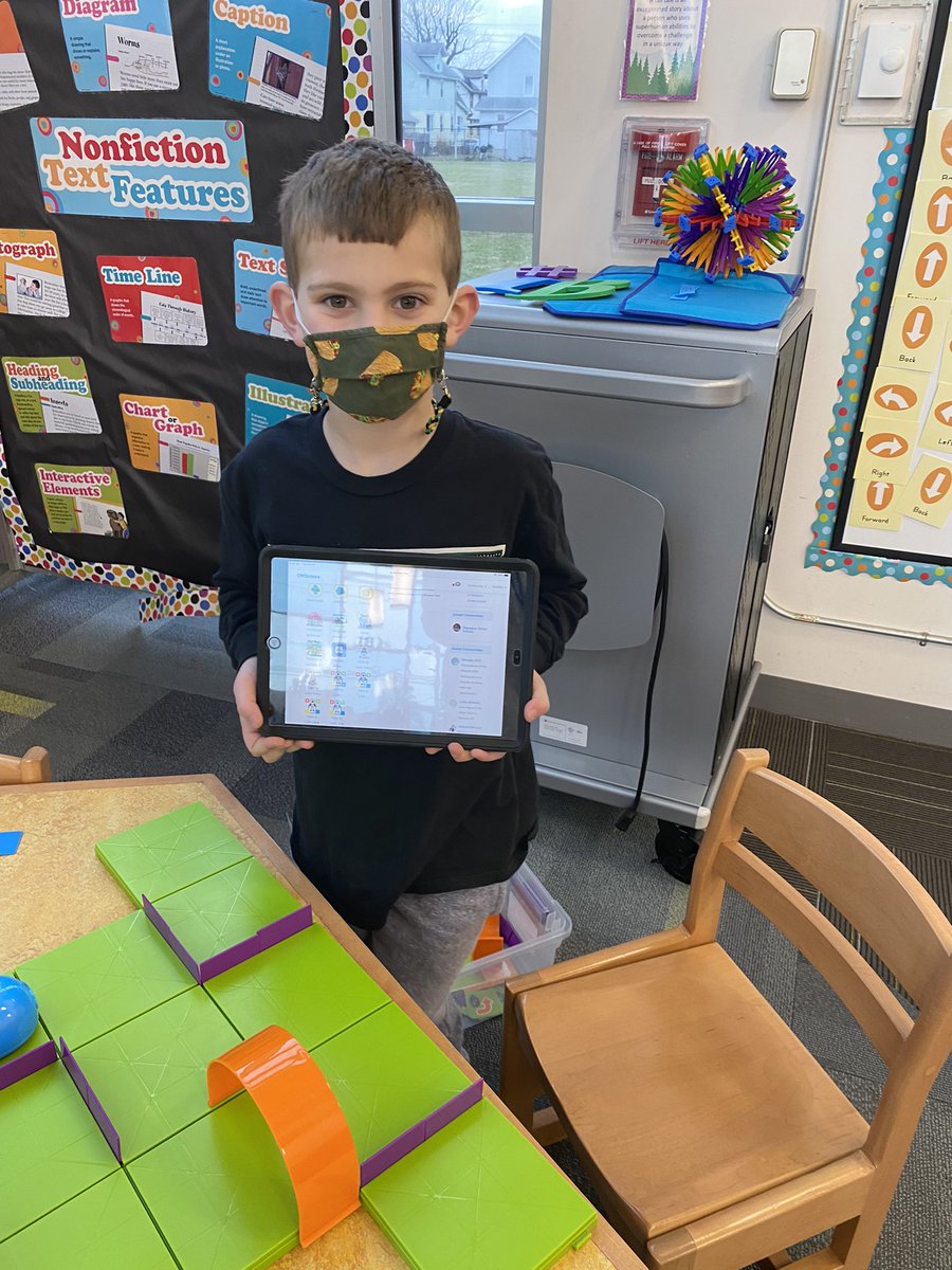 Nodell_library's tweet image. Congratulations to this Learner for not only completing all of the @CodeMakeOwn #ColorbyCode Pathways but he also demonstrated that he can successfully code the robot mouse. #FirstGradeCoder enrichment badge earned! #MineolaProud @Hampton_Street