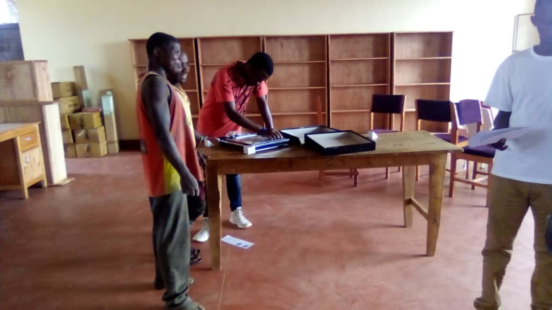 CebulacCt's tweet photo. 2/2.Peu après l'installation, le #CLAC va être inauguré, sous le haut patronage du #MinEACJSC qui a les CLAC dans ses attributions.
Nos félicitations anticipées à la #Commune_Musigati.
Vive le CEBULAC ; vive la lecture ; vivent les CLAC. https://t.co/oyG38vI0Wa