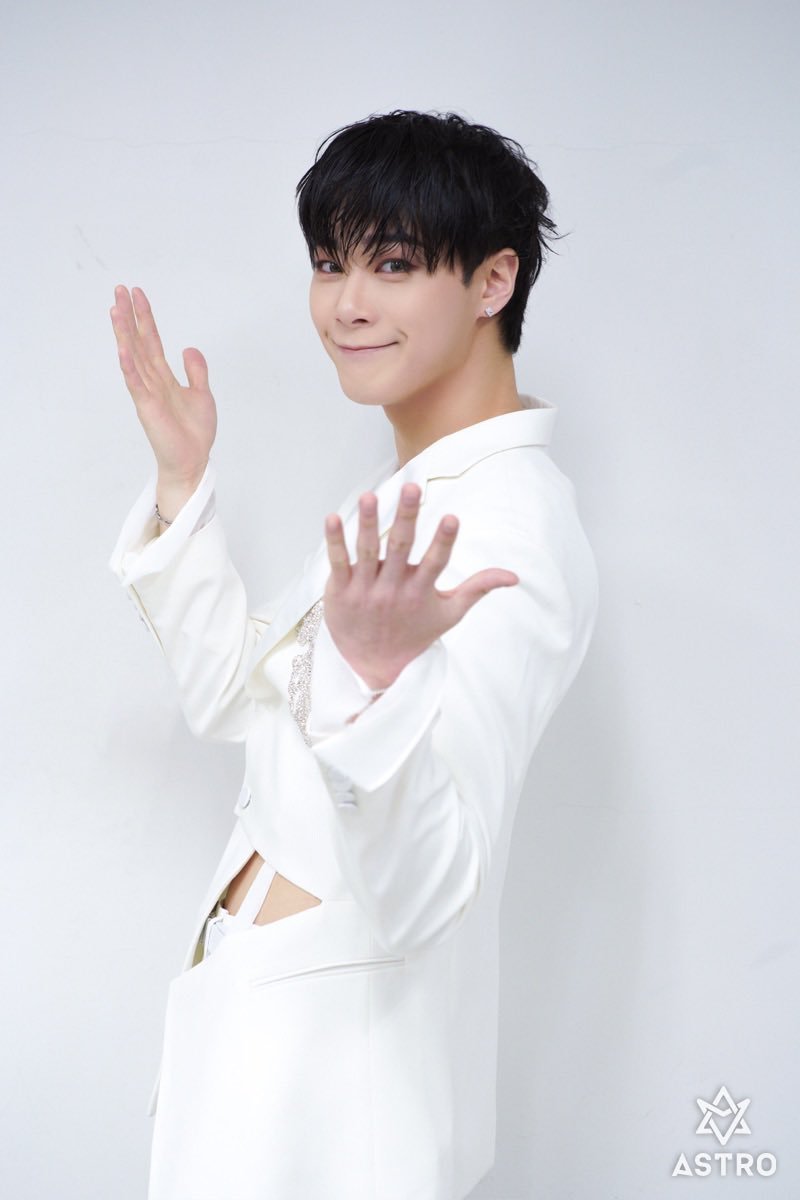 astro_yuko's tweet photo. ビニ誕生日おめでとう💜
 #문빈의_스물다섯번째_발자국
#ASTRO
@offclASTRO https://t.co/Scjm94PAyW