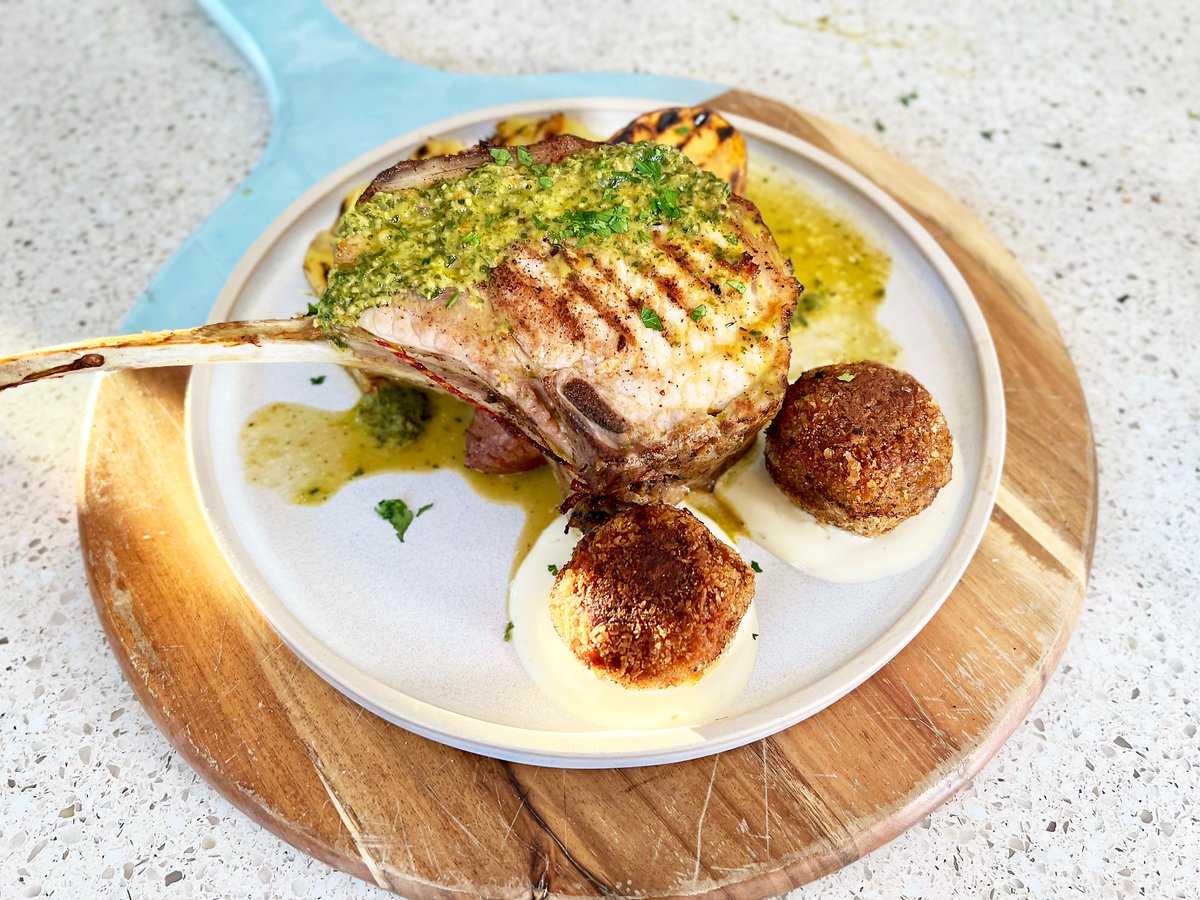 Porc_Blasus's tweet photo. We've kicked off #PorcWeek with rugby legend @ScottQuinnell's Porc Blasus masterclass from @hangfirebbq's Sam Evans🏉🔥
Smoked porc tomahawks are on the specials board but how will Scott tackle this culinary challenge?
Take a look! https://t.co/PJVN0Ke4uW
#TryPorc https://t.co/ZZah5INGNS