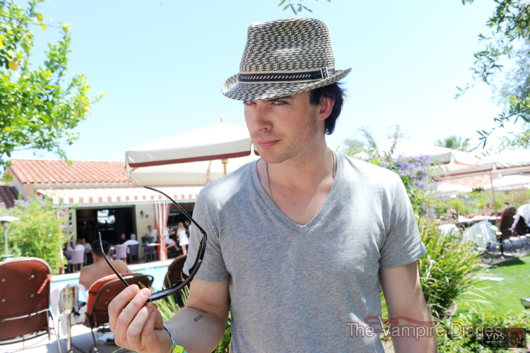 IanFansBR's tweet photo. 📷| Ian Somerhalder e @kellanlutz no Coachella Valley Music em 2011. https://t.co/3hiZ0T58bm