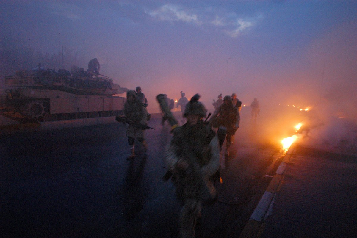Remnantize's tweet photo. Marines run for cover after white phosphorus was accidentally fired at them in Fallujah, 2004 https://t.co/dVddE32WuB