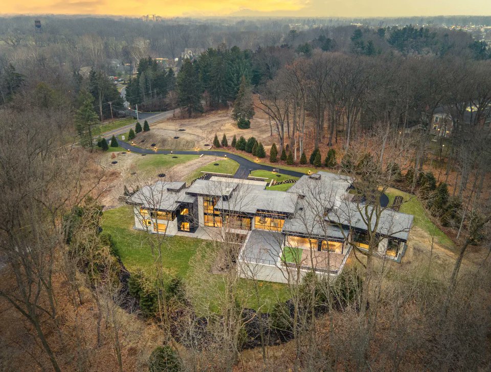 dennishegstad's tweet image. modern midwestern home 😍 exterior is beautiful