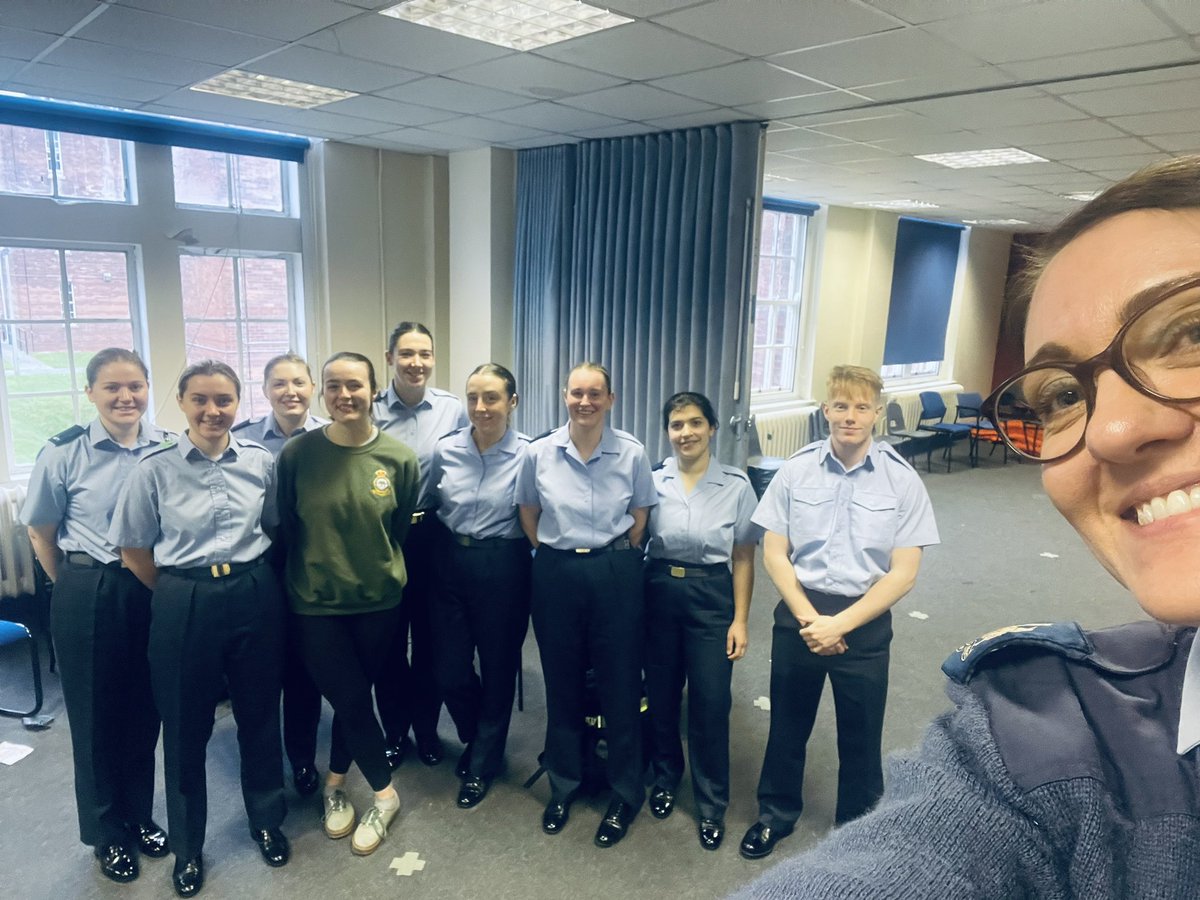 Delivered a trade brief to RAF Medic recruits at Halton today. Great to see how engaging and enthusiastic they all are. I now look forward to seeing their career progression over the next few years whilst in post as Trade Advisor. #proudtobearafmedic #lovemyjob @RAF_Recruitment