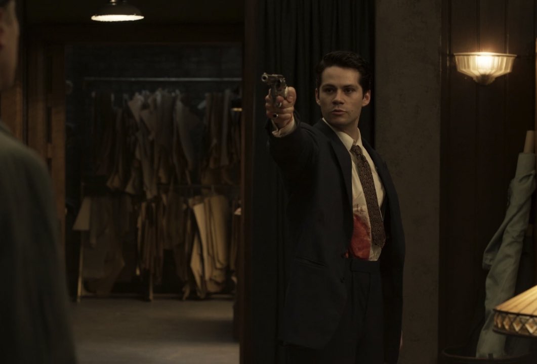 dailyobrienbr's tweet photo. E que comece a contagem regressiva para vermos Dylan O'Brien como um gangster! Falta exatamente 1 mês para o lançamento de The Outfit. ✂️ https://t.co/wypEy4kCqM