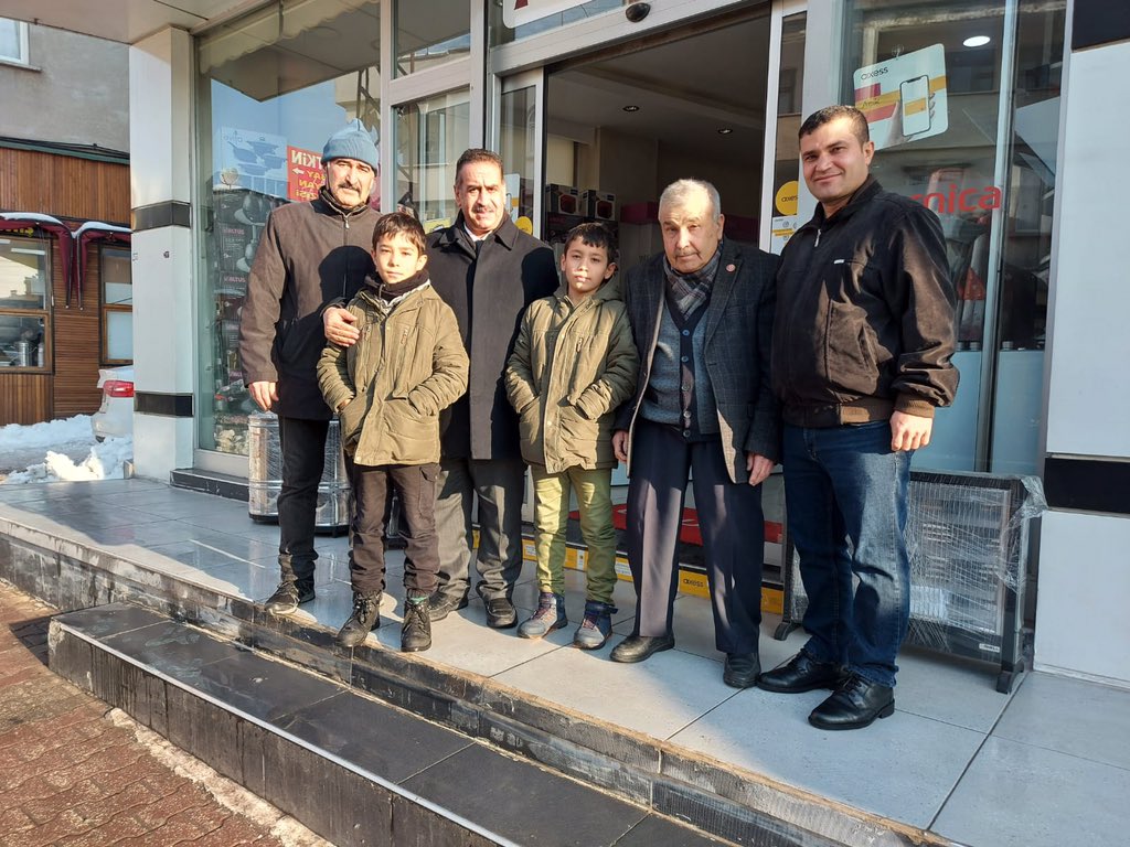 Yeşilevler Mahalle Muhtarımız Mustafa Kınacı ile Şahinbey Belediye'mizin karla mücadele çalışmaları hakkında değerlendirmelerde bulunduk.